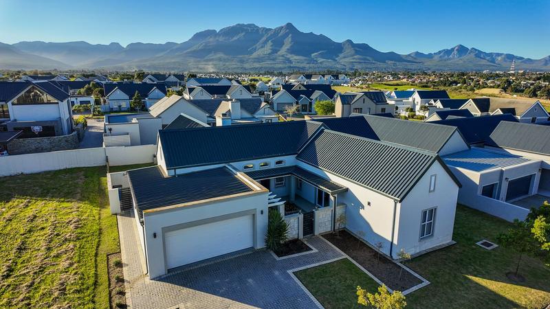 To Let 4 Bedroom Property for Rent in Kingswood Golf Estate Western Cape